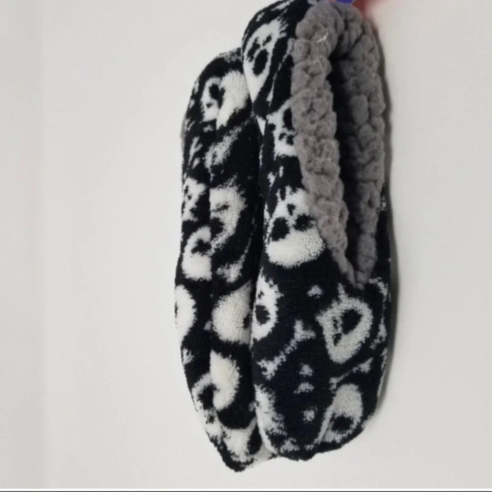 Kids Sherpa lined ultimate warmth slippers size 11 - 12 boys girls skulls